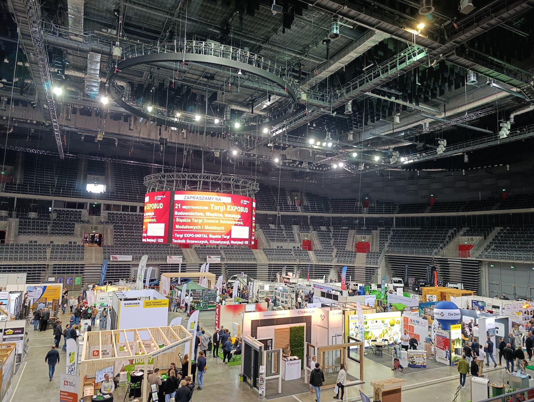 Panorama hali PreZero Arena Gliwice podczas targów budownictwa