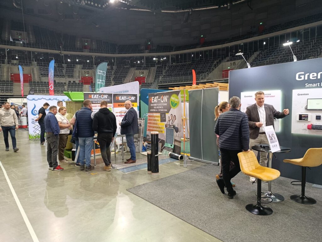 Stoiska producentów technik grzewczych i automatyki na targach EXPO-INSTAL